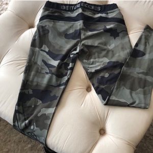 Better Bodies Camo Leggings
